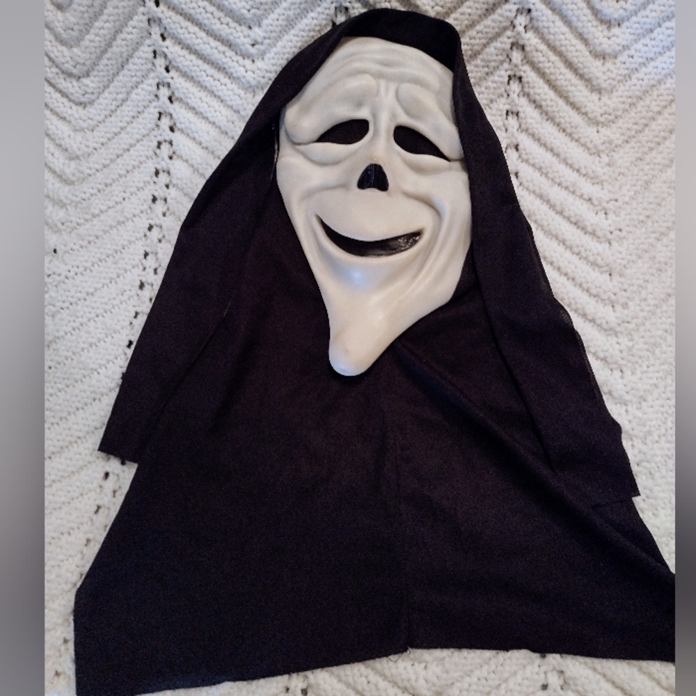 Ghost Face Stoned Mask Smile Spoof Easter Unlimited Rubber Vintage 8511SS Scream